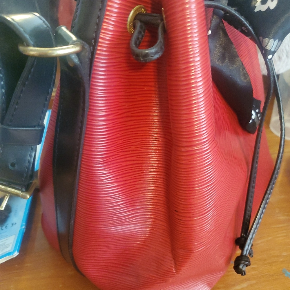 Authentic Louis Vuitton Noe Red Bucket Bag - Picture 8 of 11